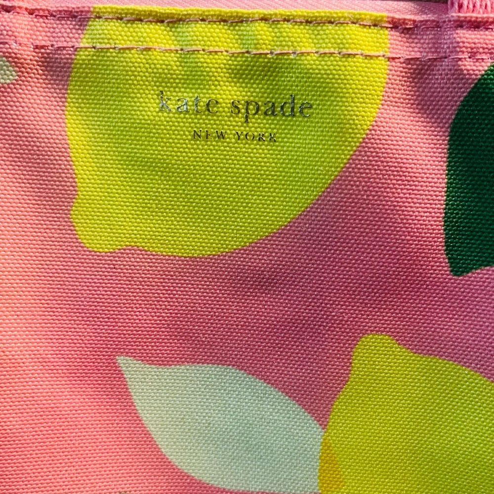 Kate Spade Pink Lemon Print Insulated Lunch Bag - NWOT 10inches x 9inches - Picture 2 of 7
